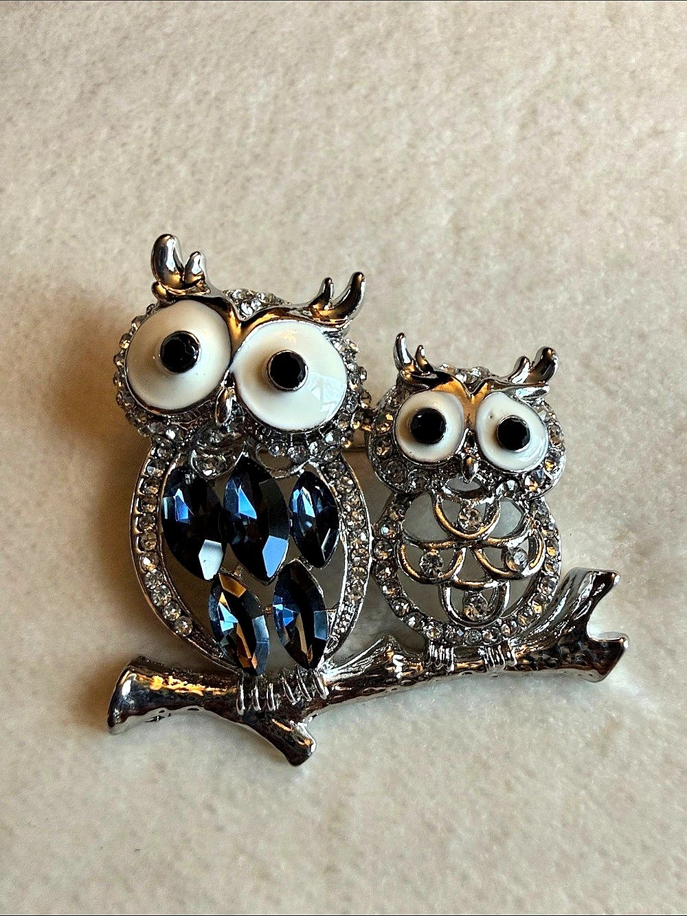 Owl Brooch in Silver & multicolor-Like New